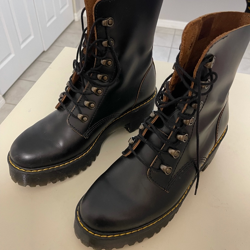 Dr. Martens Leona women’s vintage boots